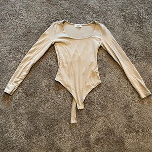 Workshop Republic Beige Long Sleeve Scoop Neck Bodysuit, Small